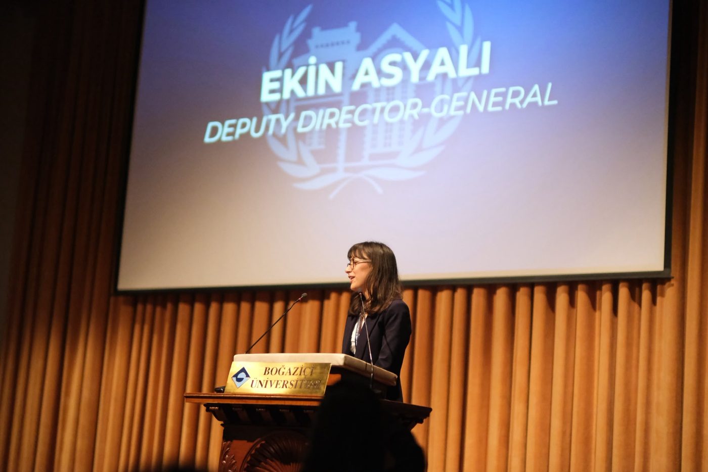 Ekin Asyalı speaking at the Albert Long Hall podium